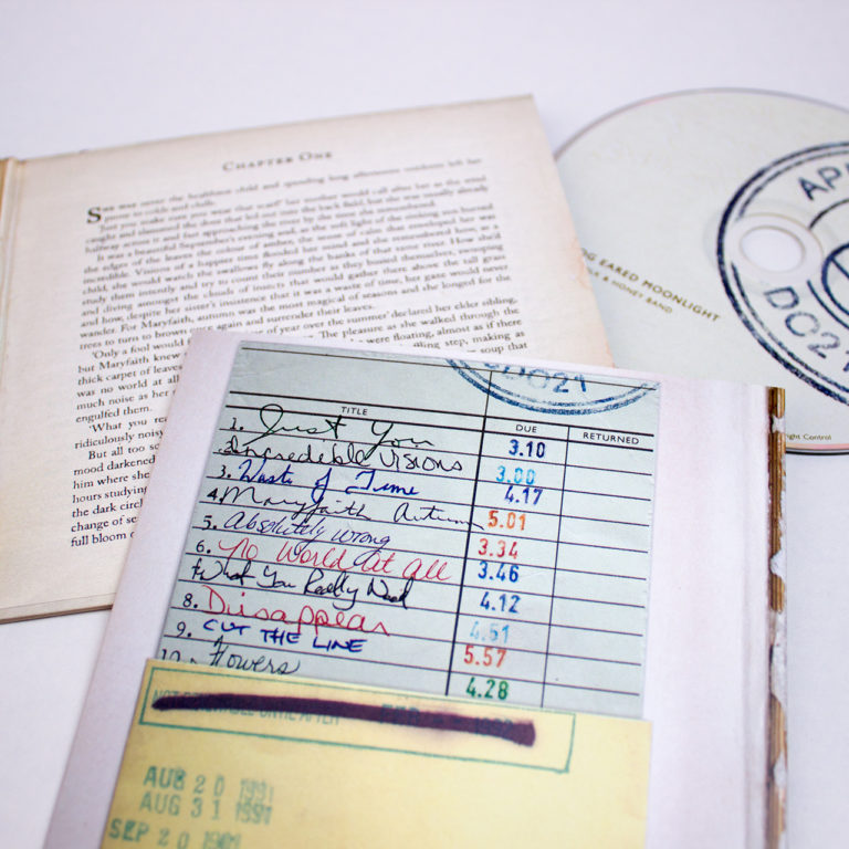 A detail image of the interior packaging and the disc for Dog Eared Moonlight by The Milk and Honey Band..